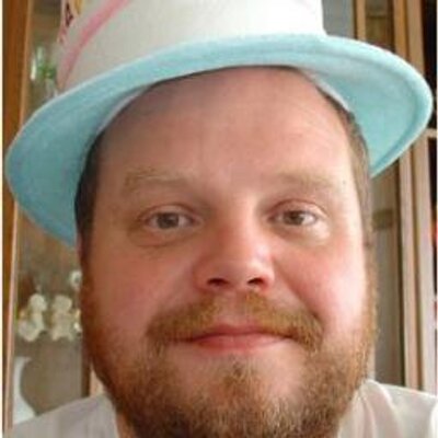 Profile Picture of Michael Voll (@micha2708) on Twitter