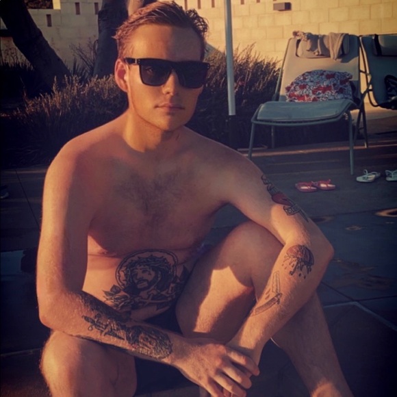 Gunnar Smith - Poshmark Profile Picture of Gunnar Smith (@gunnargsmith98) on Poshmark