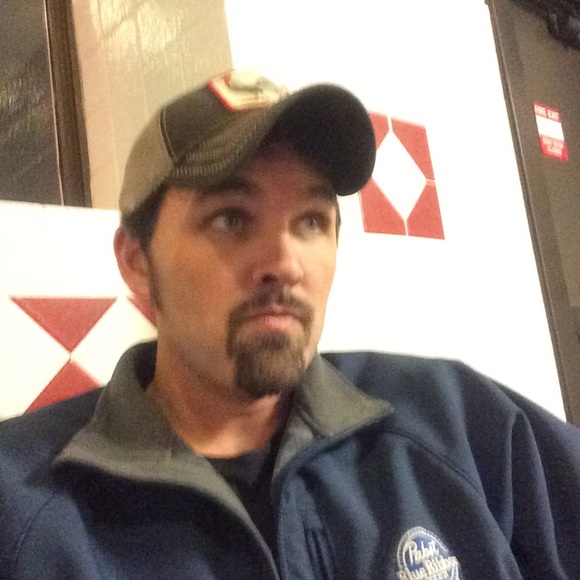 Profile Picture of Kevin Gragg (@kevingragg) on Poshmark