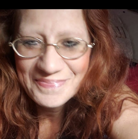 Profile Picture of Stephanie Greenwade (@sgreenwade42) on Poshmark