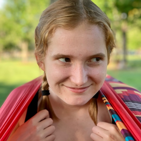 Profile Picture of Linnea Kronzer (@lmkronzer) on Poshmark