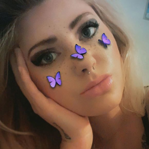 Profile Picture of Chelsea Smith (@chelseasmith174) on Poshmark