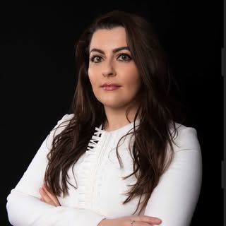 Profile Picture of Dr Elizabeth Dolatshahy Hawkes (@dr_elizabethhawkes) on Instagram