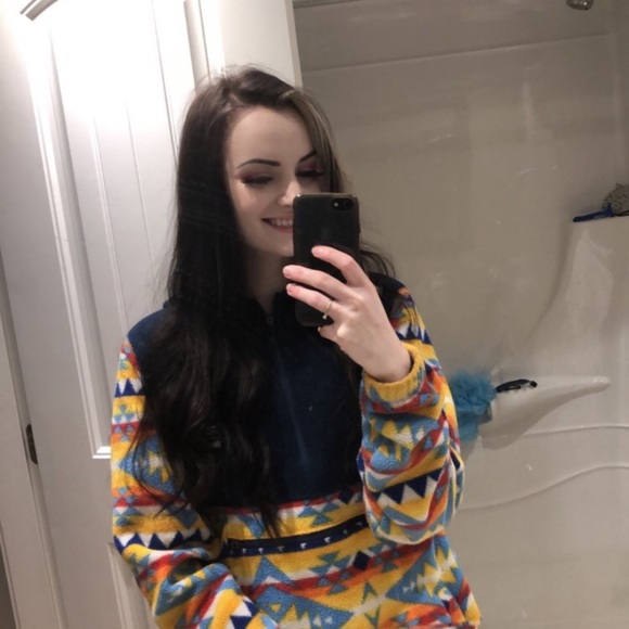 Profile Picture of Brynne Deevy (@deevyb2) on Poshmark