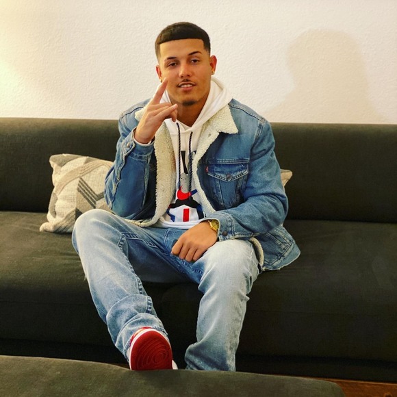 Profile Picture of Luis stalin Cornelio (@ornelio023) on Poshmark