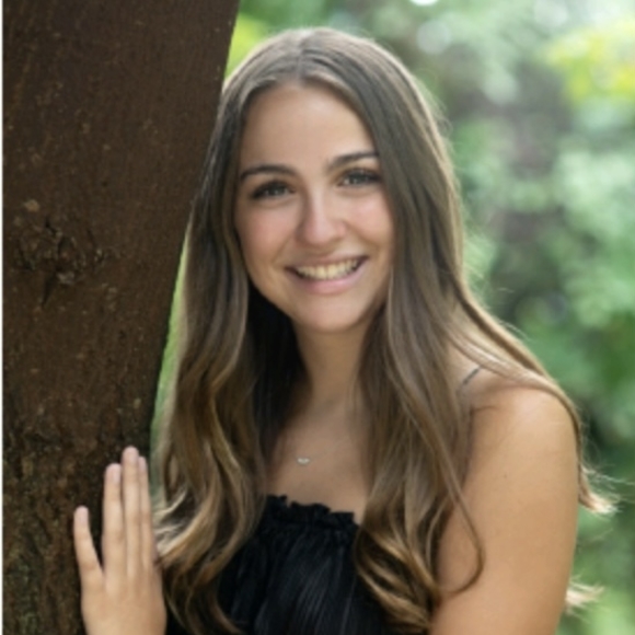 Profile Picture of Ella Decesare (@elladecesare6) on Poshmark