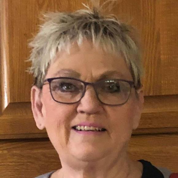 Gloria Dittberner - Poshmark Profile Picture of Gloria Dittberner (@gloriamd) on Poshmark