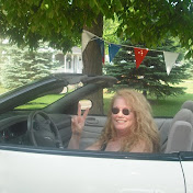 Profile Picture of Julia Kovach (@juliak39) on Youtube