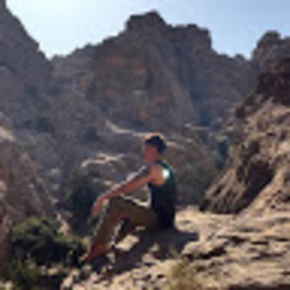 Profile Picture of Wei Zhang (@zynfily) on Poshmark