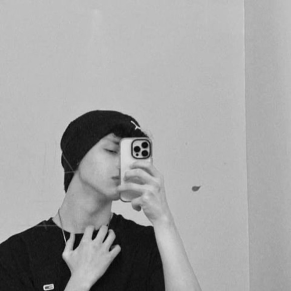 Profile Picture of Michael Portillo (@michaelporti462) on Poshmark