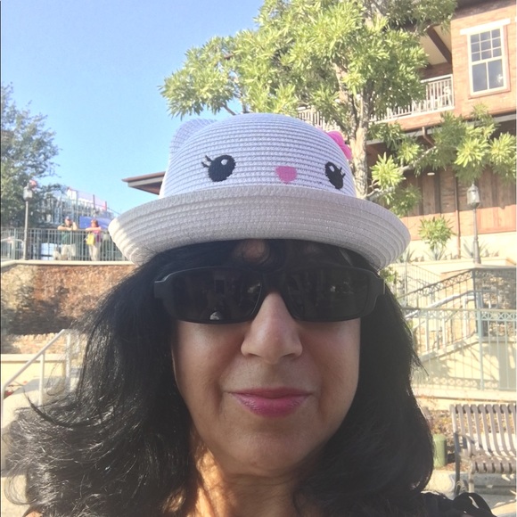 Profile Picture of Vivian Matar-schultz (@vivmassage) on Poshmark