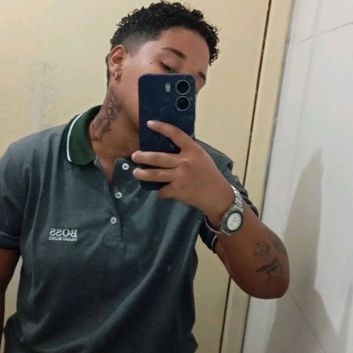 Profile Picture of Júlia Vazz (@_julia.szx) on Tiktok