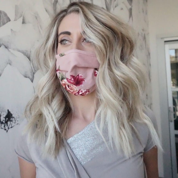 Profile Picture of Cortney Covers (@cort_cc88) on Poshmark