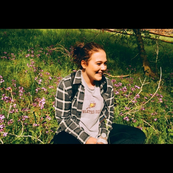 Profile Picture of Nicole Grillone (@nicolegrillone) on Poshmark