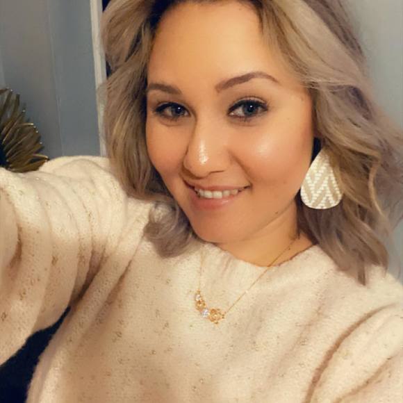 Profile Picture of Angela Verdugo (@vea2664) on Poshmark