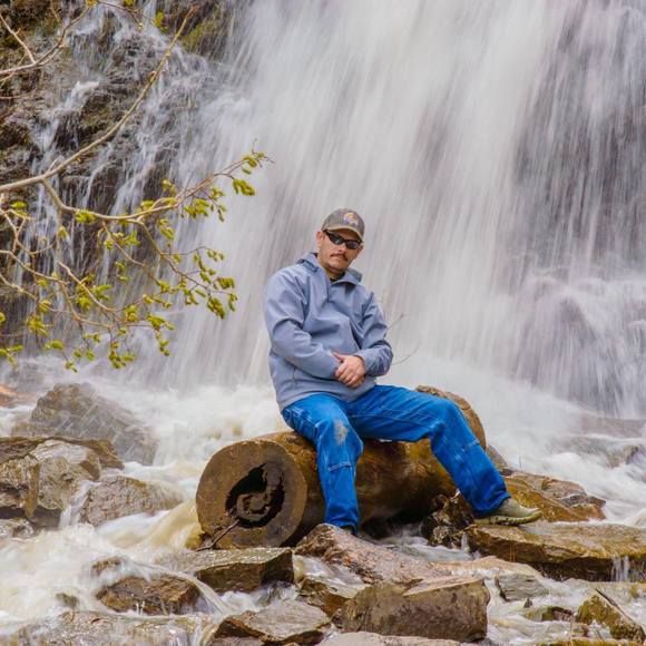 Profile Picture of Joe Harshfield (@joeharshfield) on Poshmark