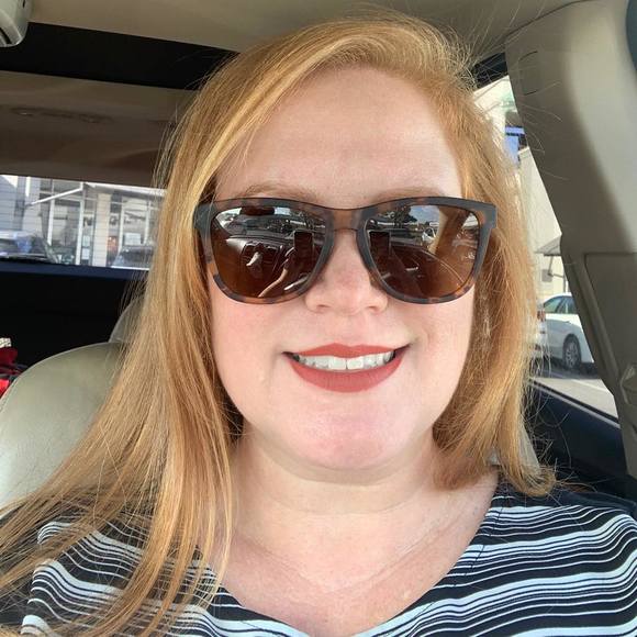 Profile Picture of Leigh anne Binz (@labinz) on Poshmark