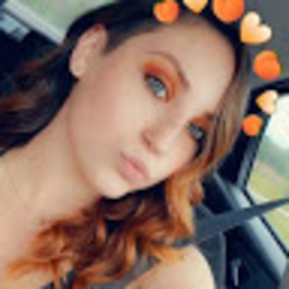 Profile Picture of Christy Boyett (@ohhhnoitsyou) on Poshmark