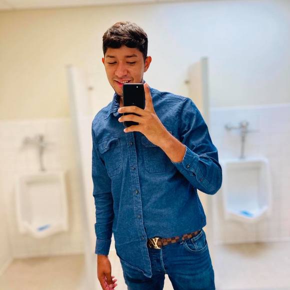 Profile Picture of Erick Erick (@yhonhernandez68) on Poshmark
