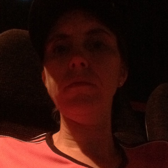 Profile Picture of Laurie Stewart (@lauriestewart) on Poshmark