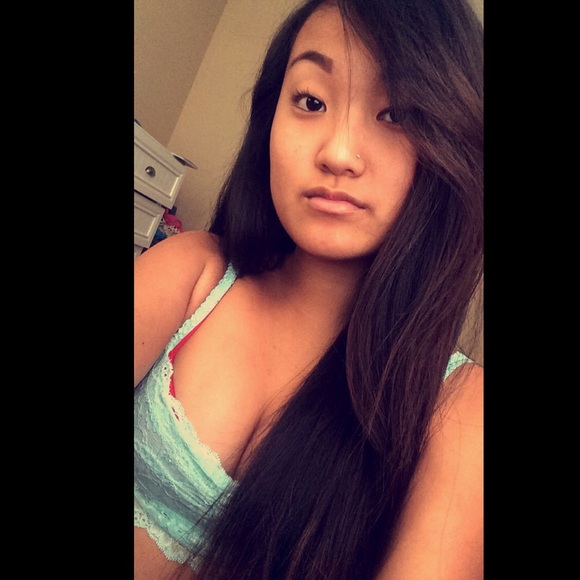 Profile Picture of Mia Afman (@miaafman) on Poshmark