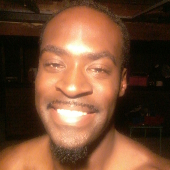 Profile Picture of Richard Starks (@rp101285) on Poshmark