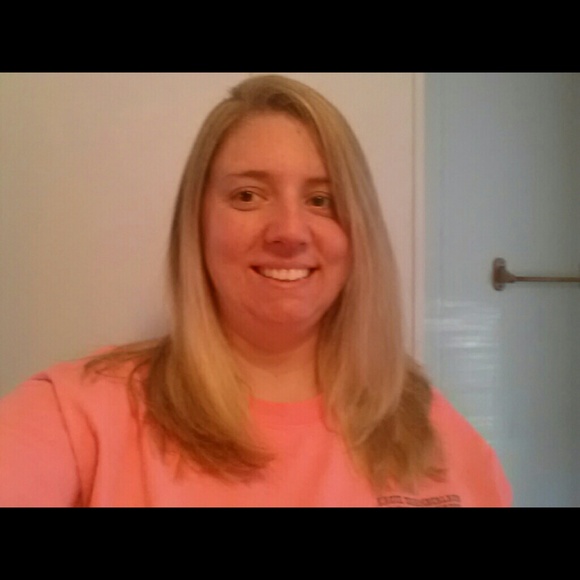 Profile Picture of Jennifer Leogrande (@jleogrande23) on Poshmark