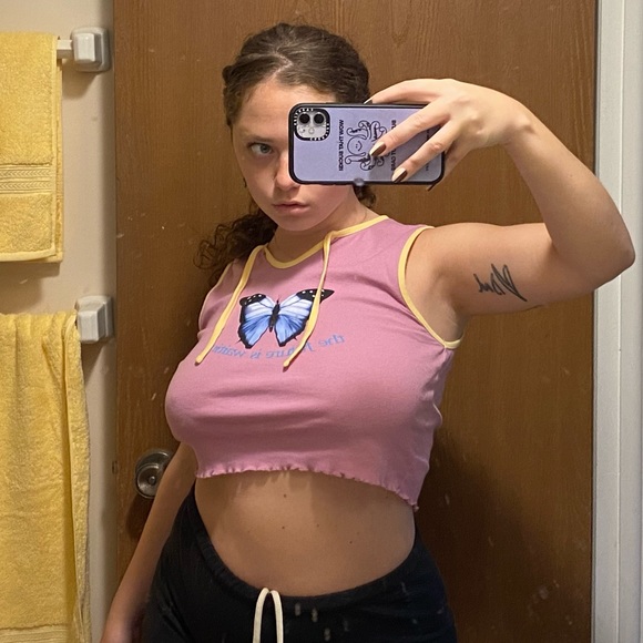 Profile Picture of Madison Wacksman (@madisonwacksman) on Poshmark
