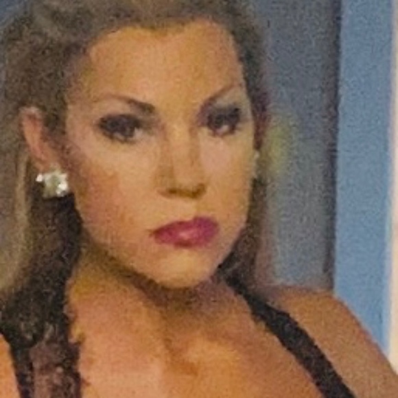 Profile Picture of Christina Garstka (@christinagarstk) on Poshmark