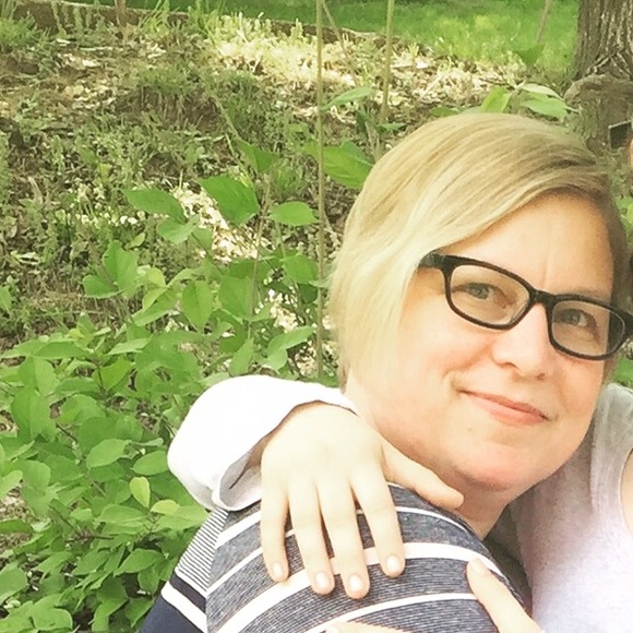 Profile Picture of Leah Cordiano-siemens (@leahsiemens) on Poshmark