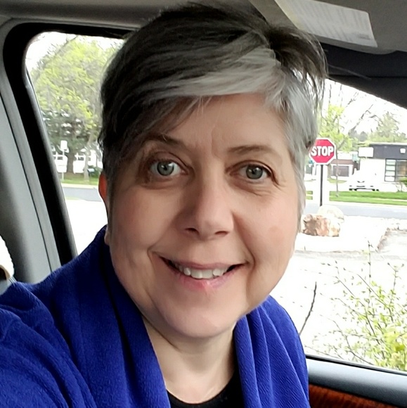 Profile Picture of Elizabeth Kirchstein (@tobymya2) on Poshmark