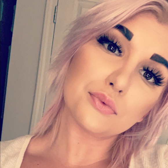 Profile Picture of Grace Narodowski (@gnarodowski) on Poshmark