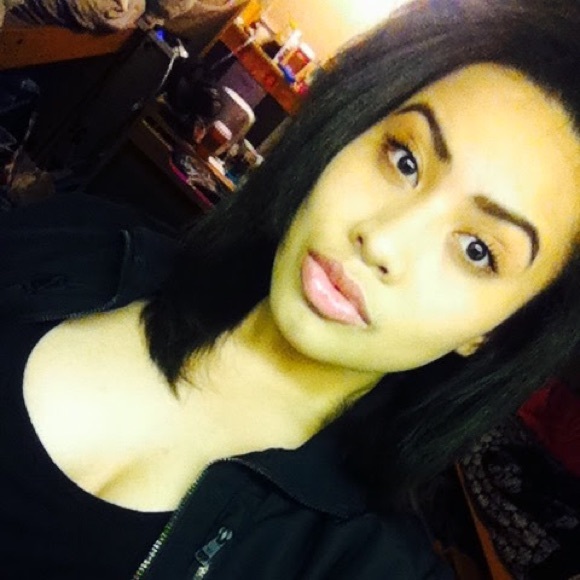 Profile Picture of Victoria Lavea (@vilarisha) on Poshmark