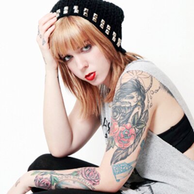 Profile Picture of JULI▲ ▲RIELLE COX (@arielleum) on Twitter