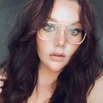 Profile Picture of Rebecca Bills (@thefrillyhippie) on Instagram