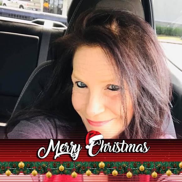 Profile Picture of Lisa Day (@lisaday3) on Poshmark