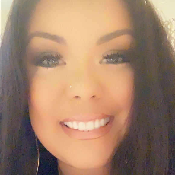 Profile Picture of Yesenia Jauregui (@yeseniajauregui) on Poshmark