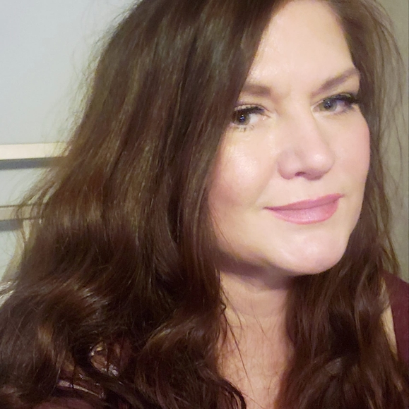 Profile Picture of Heidi High-didea (@bellalina123) on Poshmark