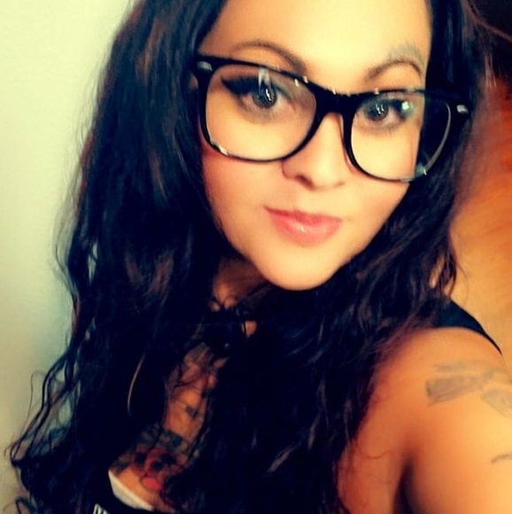 Profile Picture of Heidi Schneider (@heidi017) on Poshmark