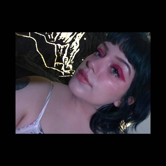 Profile Picture of Haley Way (@haleyway) on Poshmark