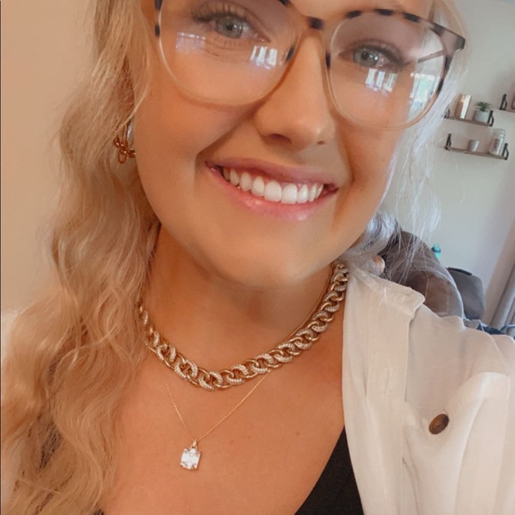 Profile Picture of Melanee Rosiak (@usermel7117) on Poshmark