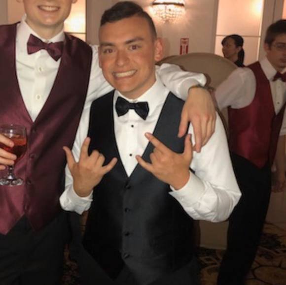 Profile Picture of David Erdemir (@david0120) on Poshmark