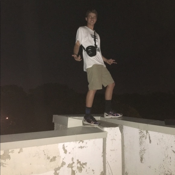 Profile Picture of Sam Liang (@hamuel43) on Poshmark