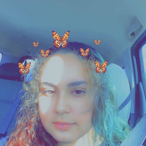 Profile Picture of Genesis Crespo (@genesiscrespo) on Poshmark