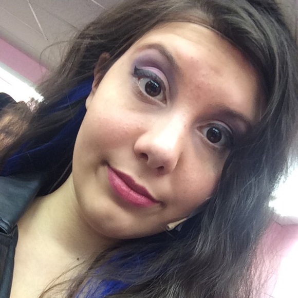 Profile Picture of Natalie Nuzzo (@natnuzzo12) on Poshmark