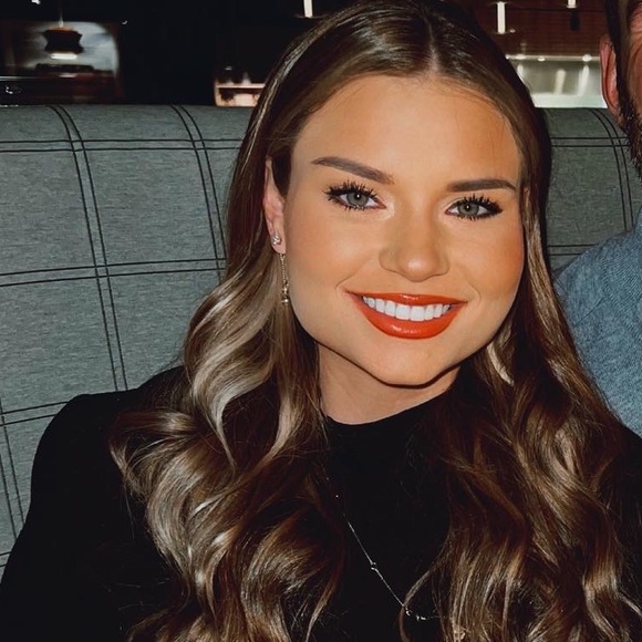 Profile Picture of Merritt Voit (@merritt_voit) on Poshmark