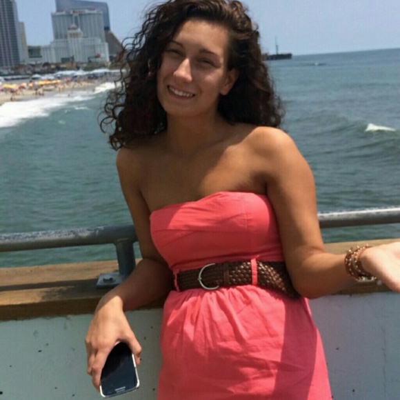 Profile Picture of Victoria Thiry (@victoriathiry) on Poshmark
