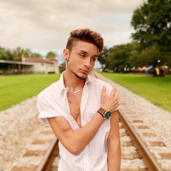 Profile Picture of Tyler Bailey (@tylervaughan) on Poshmark