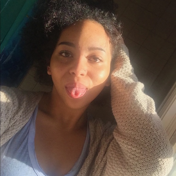Profile Picture of Maya Alexander (@mayaja24) on Poshmark