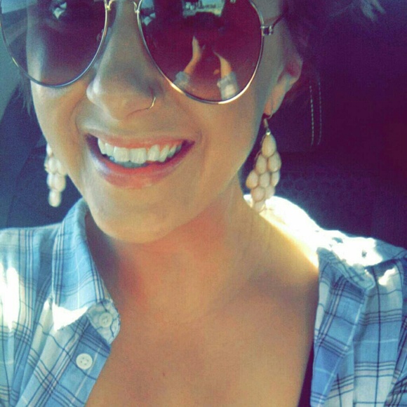 Profile Picture of Sarah Mathiot (@sarahmathiot) on Poshmark